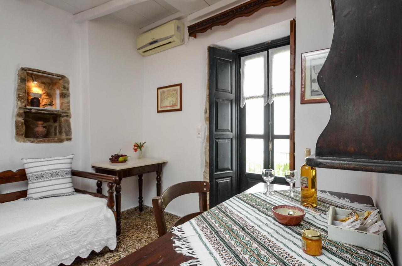 Venetiko Apartments Naxos City ภายนอก รูปภาพ